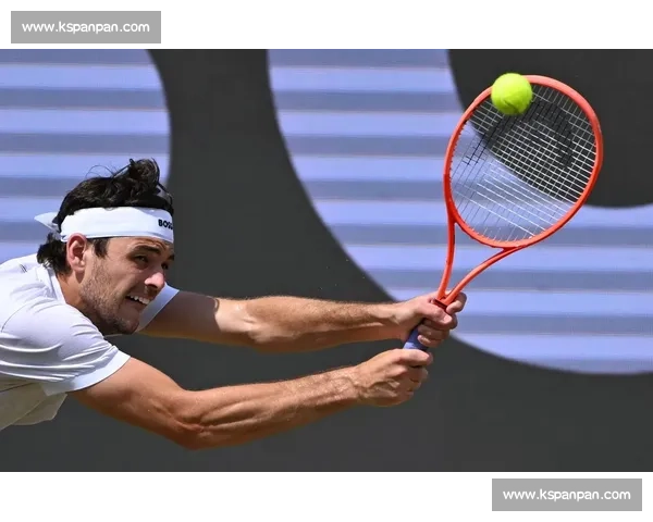 弗里茨直落两盘横扫阿利亚西姆，强势晋级斯图加特大师赛决赛